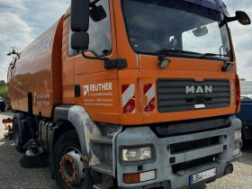 Kobit K8 mit Hochdruck-Flächenabsaugung