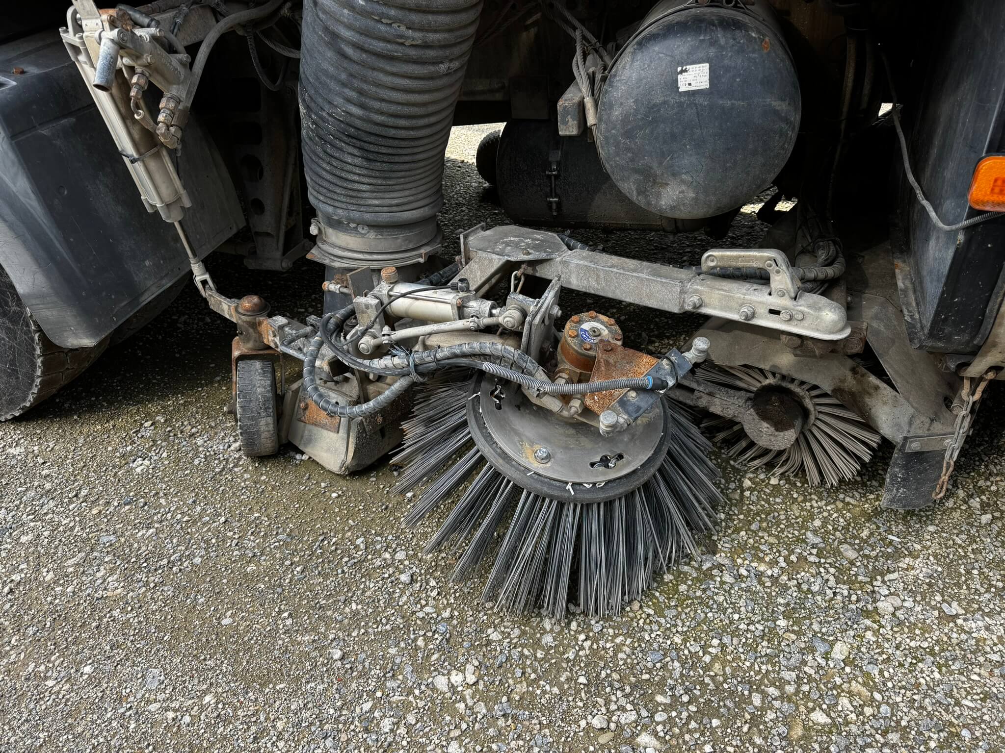 Kobit K8 mit Hochdruck-Flächenabsaugung